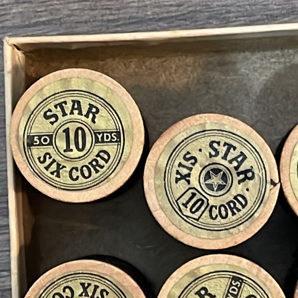 Vintage original box of 12 Black Wooden Spools of Star Six 10 Cord 50 Yards - Picture 6 of 8
